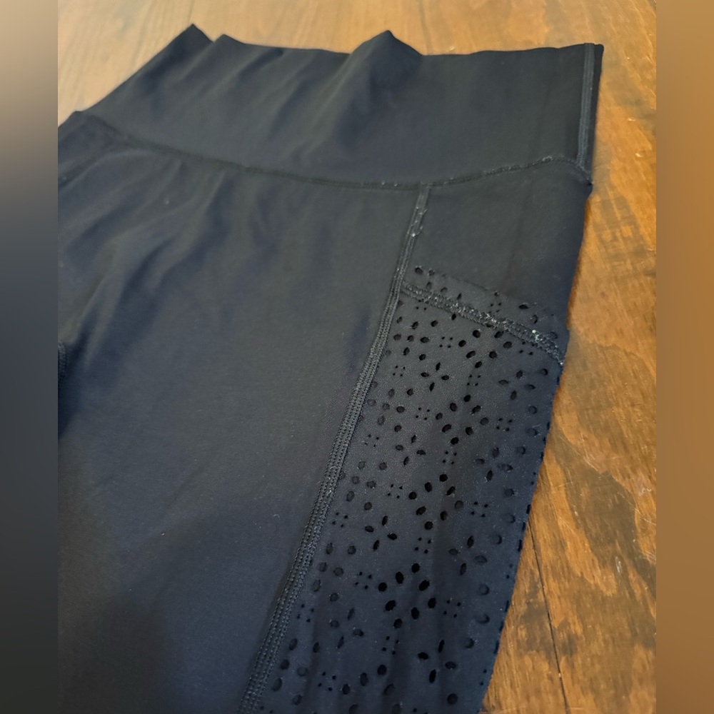 Aerie Black Leggings with Mesh Accents Laser Cut EUC - L Large